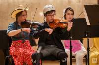 «Вам смешно, а нам не очень»: Казанский оркестр La Primavera отметил День Дурака